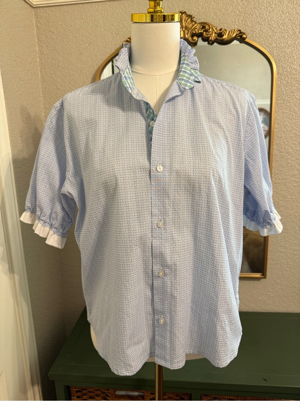 Boutique Ruffle Collar Light Blue Patterned Short-Sleeve Button-Up Shirt